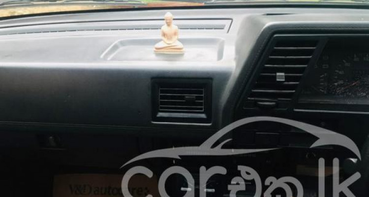 NISSAN TRAD SUNNY 1989