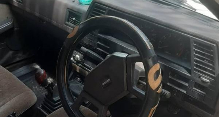 NISSAN TRAD SUNNY 1986