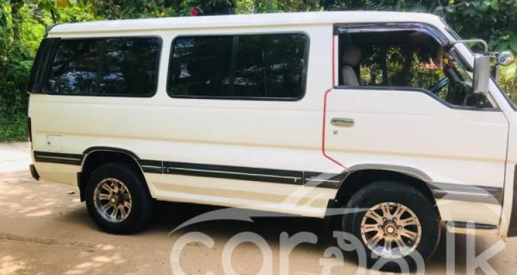 NISSAN CARAVAN 1998