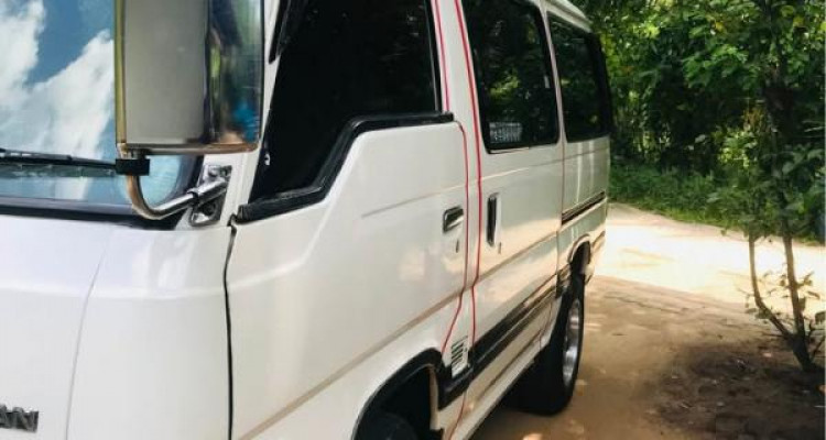 NISSAN CARAVAN 1998