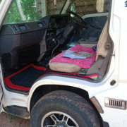 NISSAN CARAVAN 1995