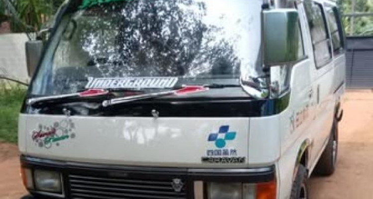 NISSAN CARAVAN 1995