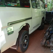 NISSAN CARAVAN 1995