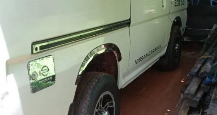 NISSAN CARAVAN 1995