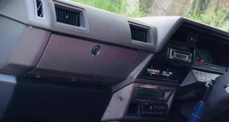 NISSAN CARAVAN 1995