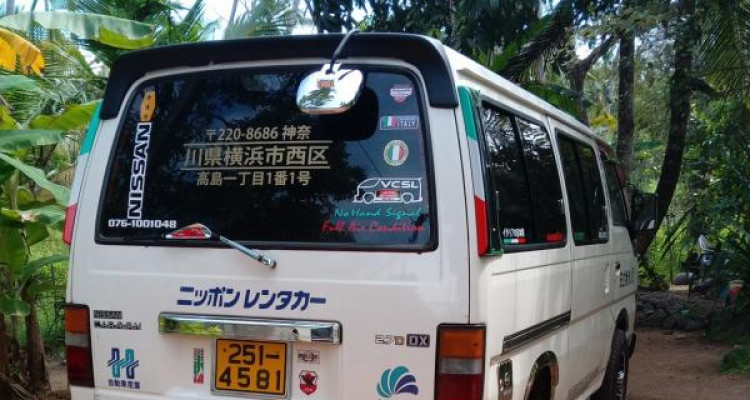 NISSAN CARAVAN 1995