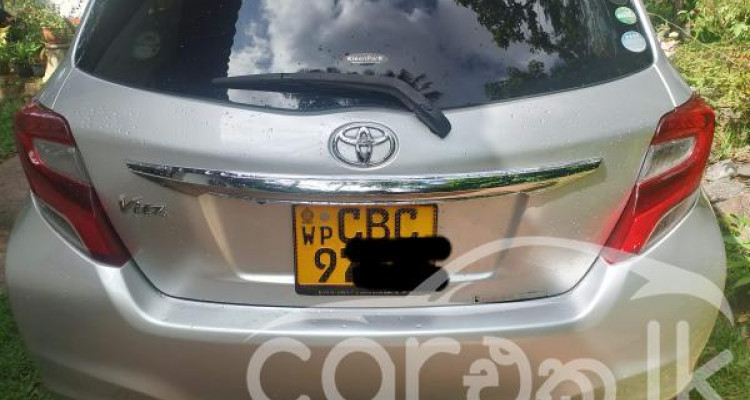 TOYOTA VITZ 2015