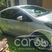 TOYOTA VITZ 2015