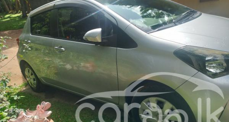 TOYOTA VITZ 2015