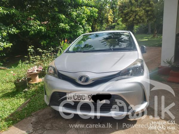 TOYOTA VITZ 2015