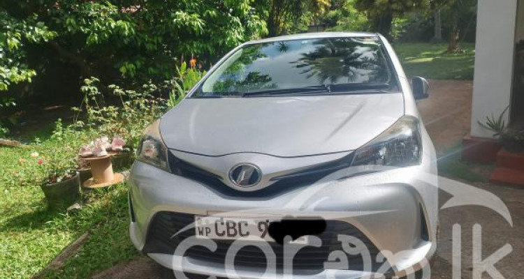 TOYOTA VITZ 2015