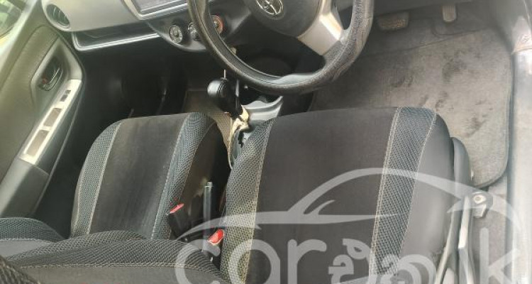 TOYOTA VITZ 2015