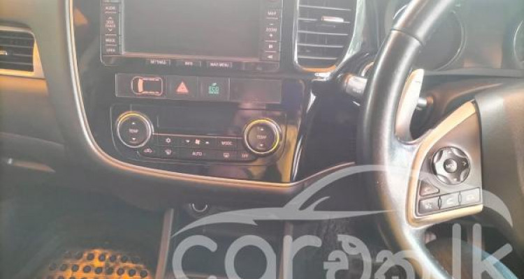 MITSUBISHI OUTLANDER 2014