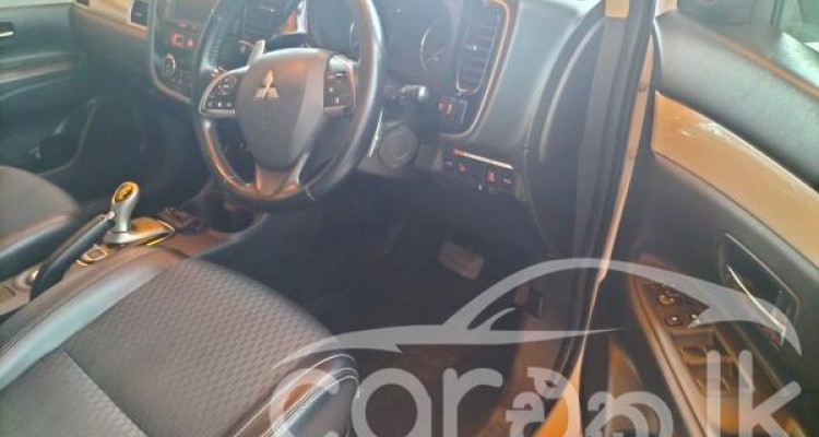 MITSUBISHI OUTLANDER 2014