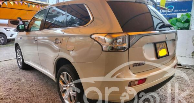 MITSUBISHI OUTLANDER 2014
