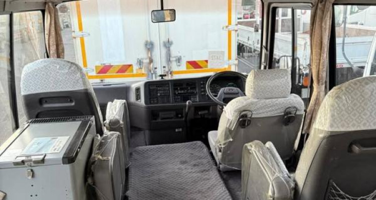 MITSUBISHI ROSA 2006