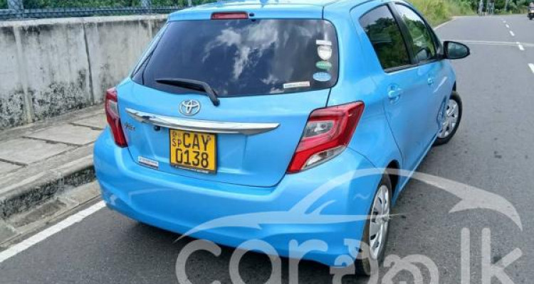 TOYOTA VITZ 2016