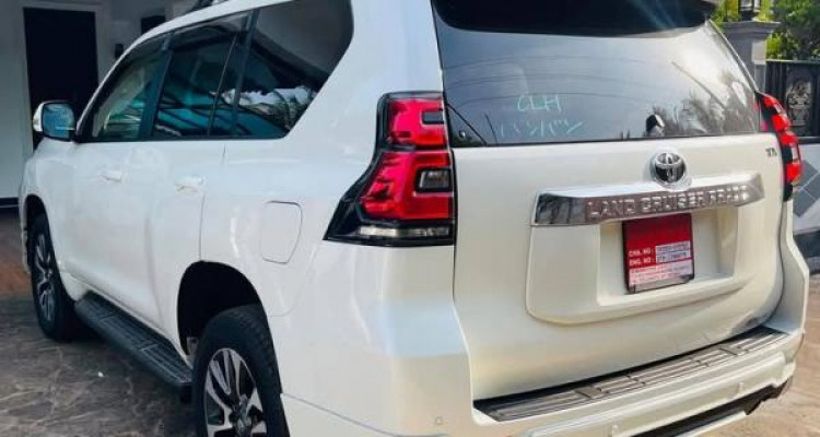 TOYOTA LAND CRUISER PRADO 120 2023