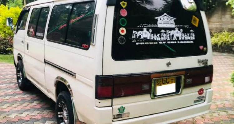 NISSAN CARAVAN 1996