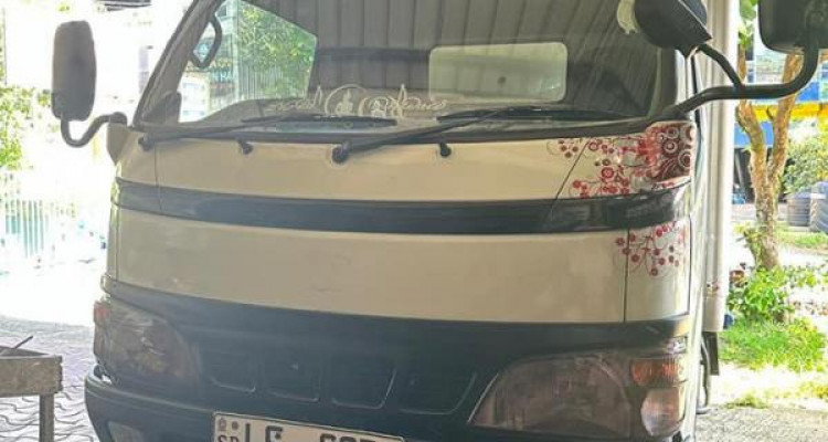 TOYOTA DYNA 2002