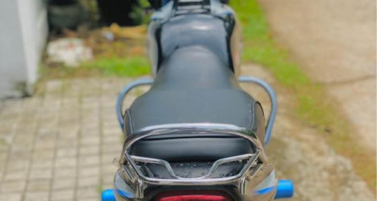BAJAJ CT100 2017