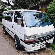 TOYOTA DOLPHIN 2001