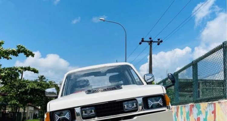 NISSAN DATSUN 1980