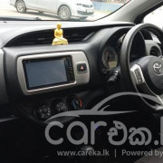 TOYOTA VITZ 2015
