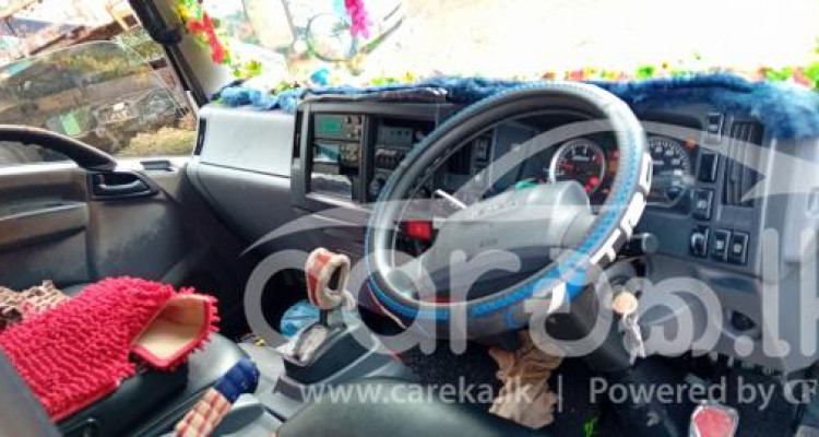 ISUZU NPR 2015