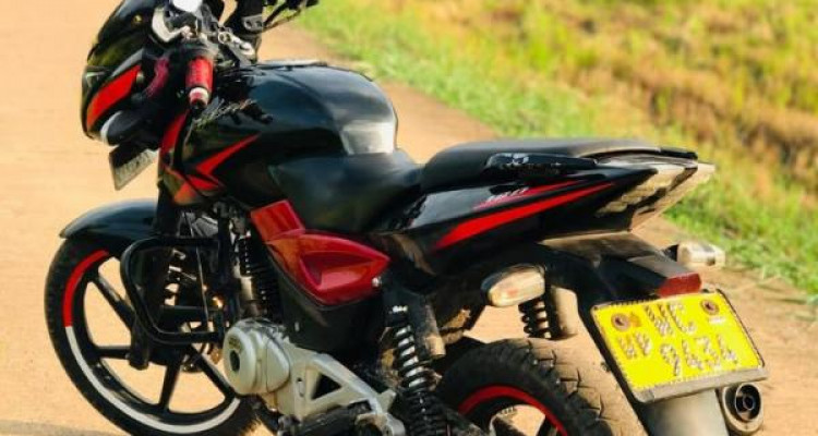 BAJAJ PULSAR 180 2010