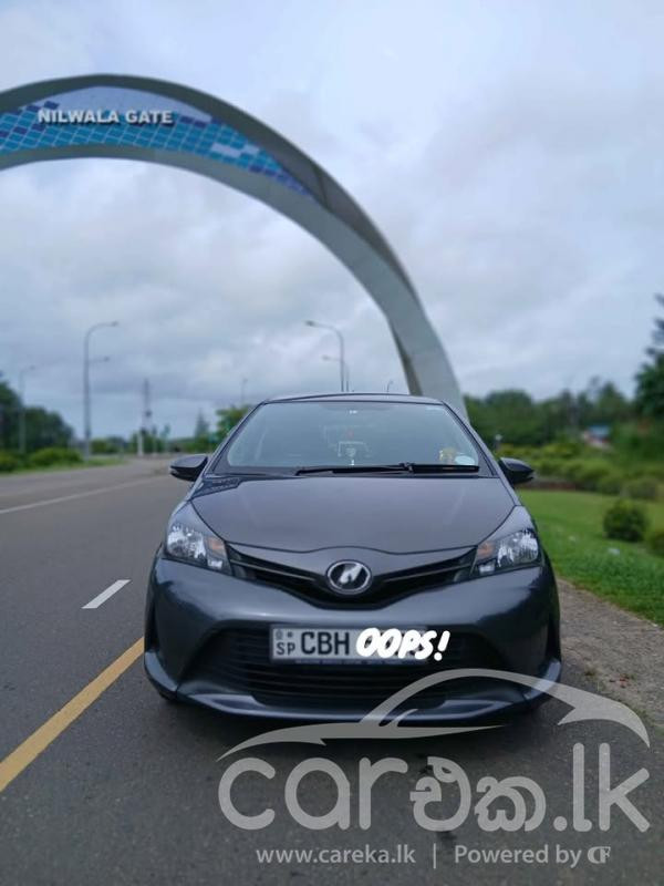 TOYOTA VITZ 2016