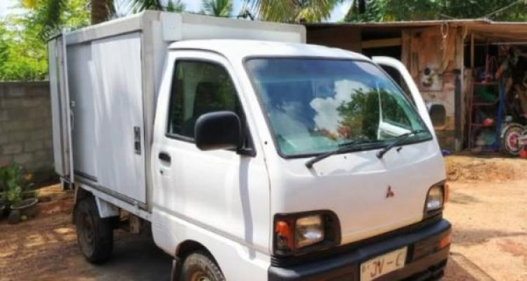 MITSUBISHI MINICAB U42 1999
