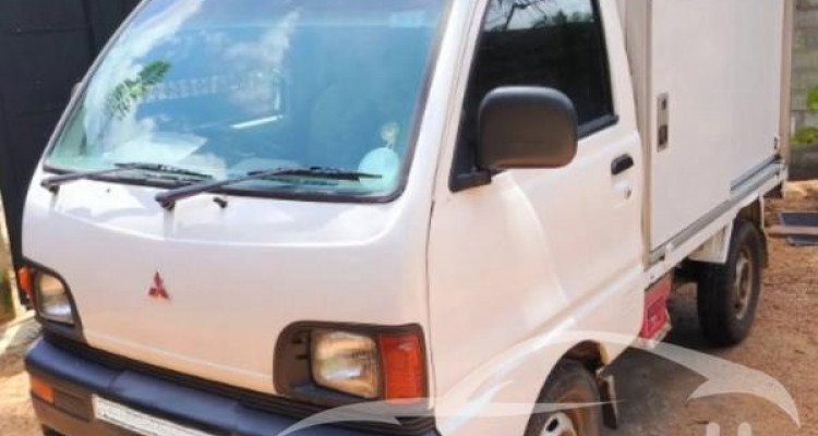 MITSUBISHI MINICAB U42 1999