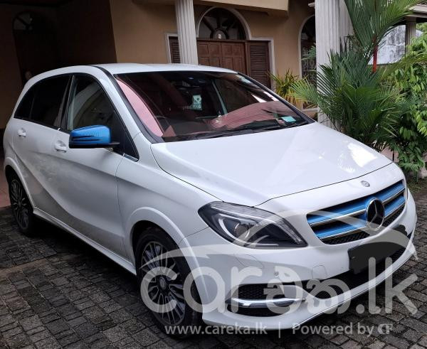 MERCEDES BENZ B250E 2016