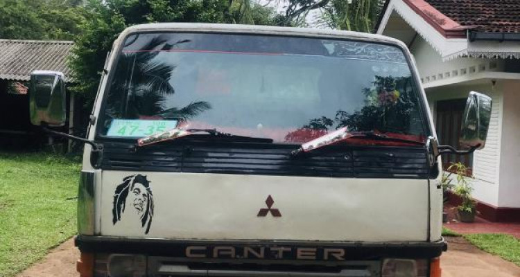 MITSUBISHI CANTER 1989