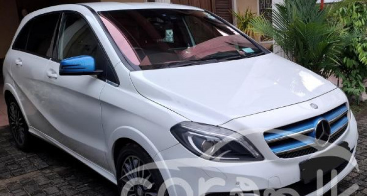 MERCEDES BENZ B250E 2016