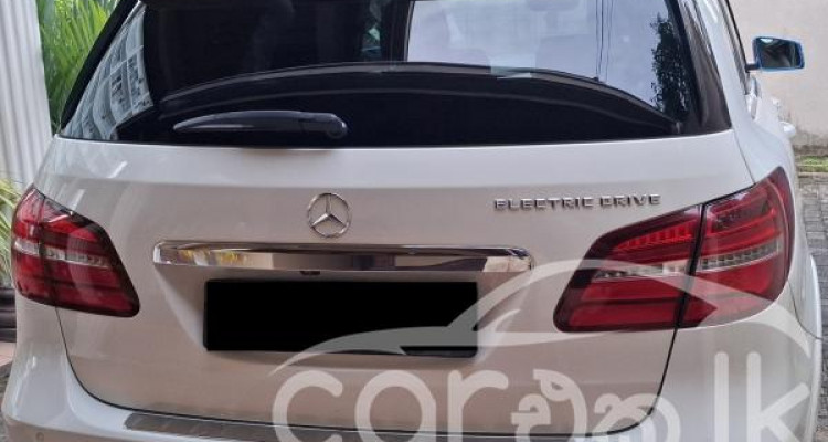 MERCEDES BENZ B250E 2016