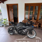 YAMAHA R15 2019