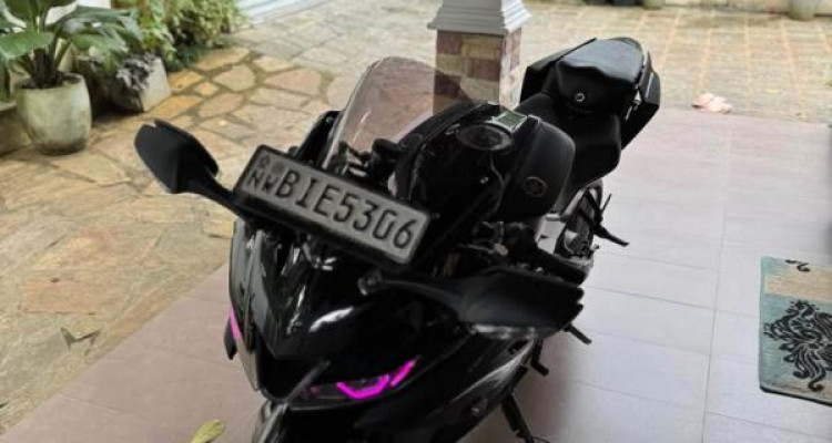YAMAHA R15 2019