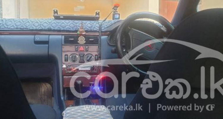 MERCEDES BENZ E200 1998