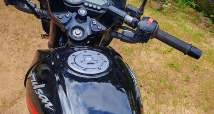 BAJAJ PULSAR 150 2016