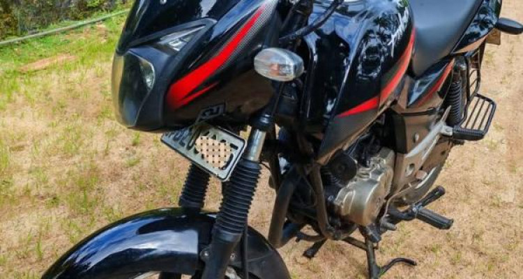 BAJAJ PULSAR 150 2016