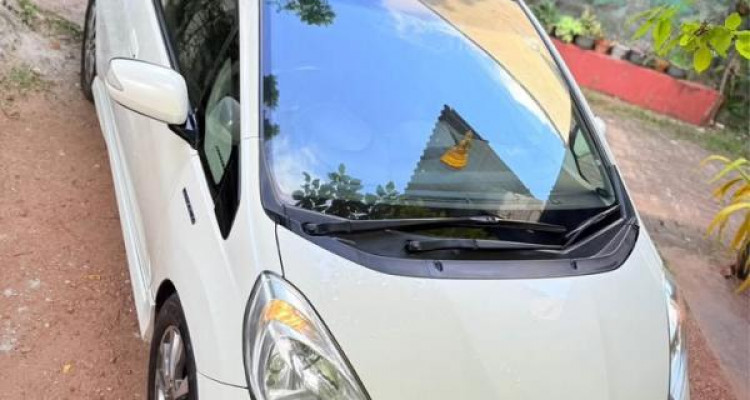 HONDA FIT GP4 2013