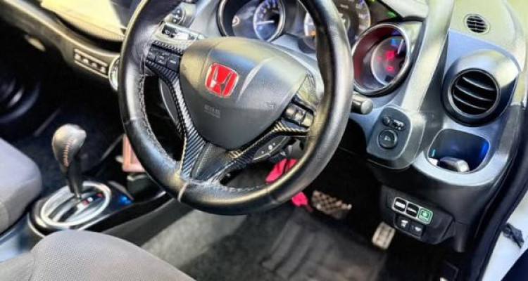 HONDA FIT GP4 2013