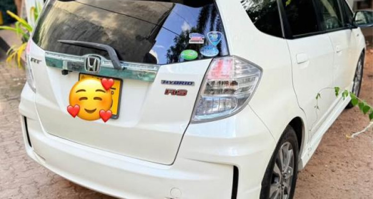 HONDA FIT GP4 2013