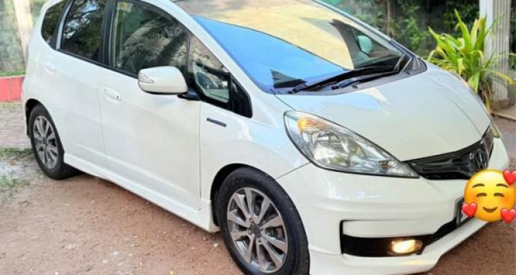 HONDA FIT GP4 2013