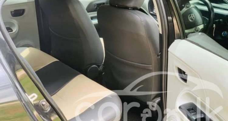 TOYOTA AQUA 2012