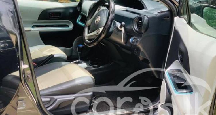 TOYOTA AQUA 2012