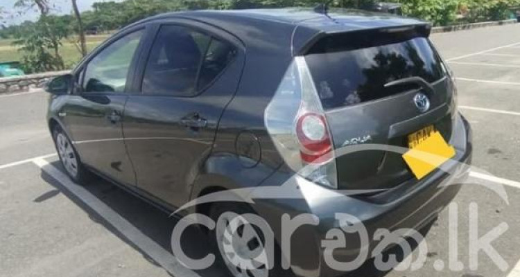 TOYOTA AQUA 2013