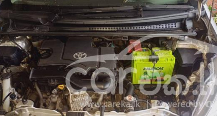 TOYOTA VITZ 2017